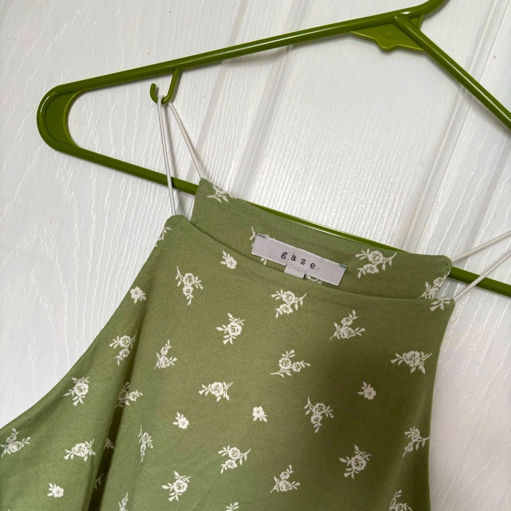Green cropped floral tank